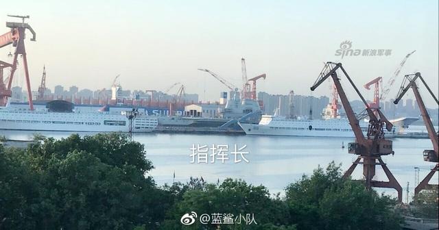 火箭军换发新军服，海军一等功臣病逝，曾挂吊瓶——致敬英雄与时代的变迁，致敬英雄，火箭军新军服亮相，海军一等功臣逝世与时代变迁的纪念