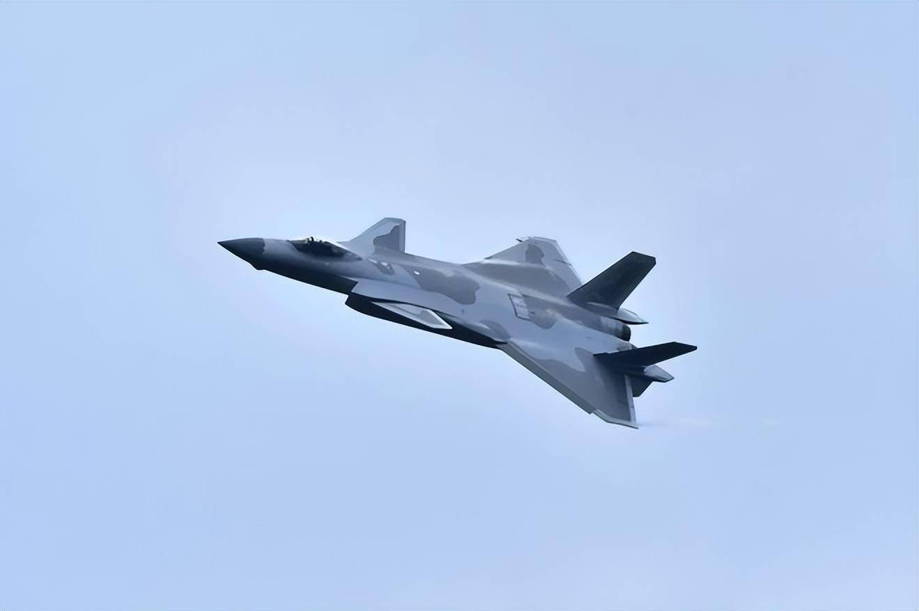 歼-20，新一代空中霸主，先进的第五代战机，歼-20，新一代空中霸主，引领潮流的第五代战机