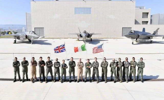 意大利海军举行盛大阅兵仪式,展示力量与荣耀,意大利海军盛大阅兵仪式,力量与荣耀的展示