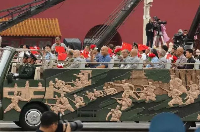胜利日大阅兵，抗战支前模范乘车方队的荣耀时刻，胜利日大阅兵，抗战支前模范乘车方队荣耀瞬间