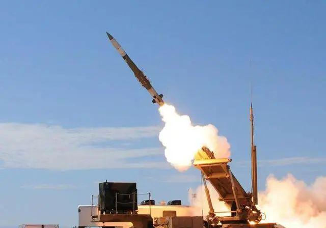 一枚东风导弹震撼全球,揭示力量与威严的背后,揭秘东风导弹力量与威严,全球震撼之源