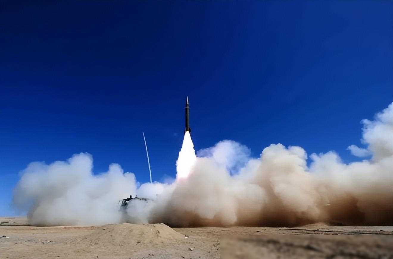 一枚东风导弹震撼全球,揭示力量与威严的背后,揭秘东风导弹力量与威严,全球震撼之源