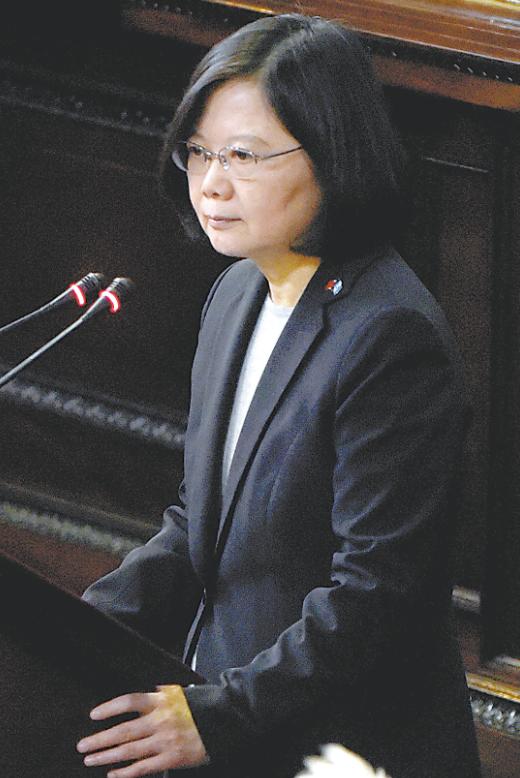 2024时事热点及点评,未来一年的挑战与机遇,2024时事热点展望,挑战与机遇并存