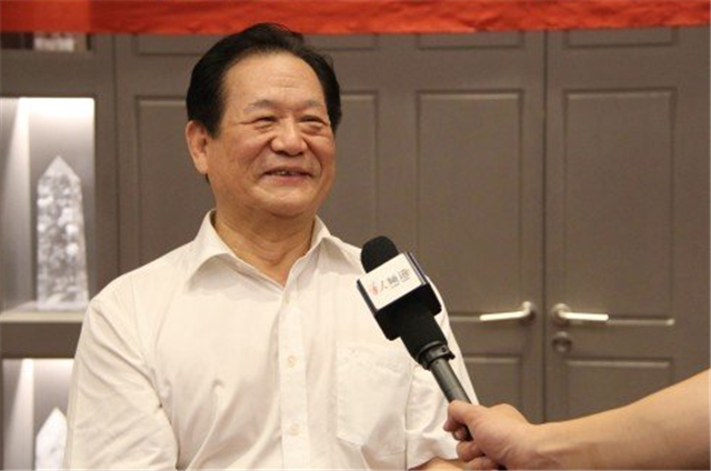 丁雄军的老婆家庭背景，深入探究，丁雄军老婆家庭背景深度探究