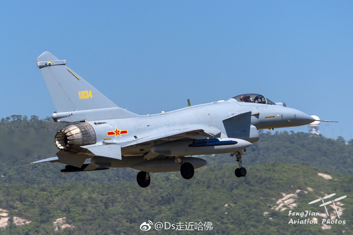 歼-10战斗机眼镜蛇机动,空中之舞的艺术与力量展现,歼-10战斗机眼镜蛇机动,空中舞蹈的艺术与力量惊艳展现