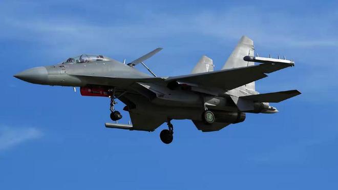 歼-16B简介,新一代空中霸主的风采,歼-16B新一代空中霸主风采展现