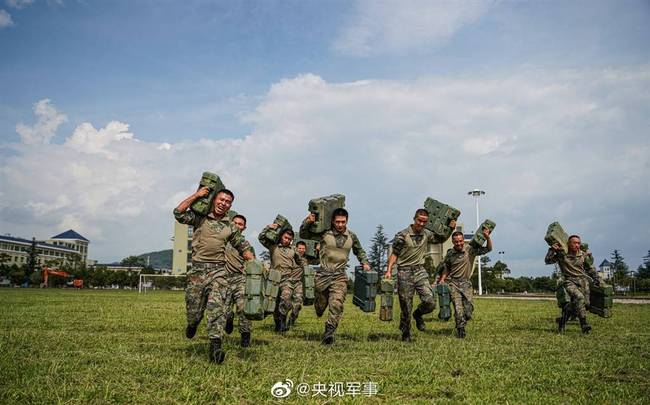 星空迷彩与地图,探索未知的宇宙之美,星空迷彩与地图,探索宇宙未知之美
