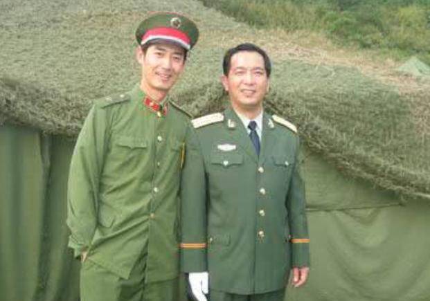 丁晓兵将军与儿子丁陶,两代军人的荣耀与传承,两代军人的荣耀传承,丁晓兵将军与儿子丁陶的故事