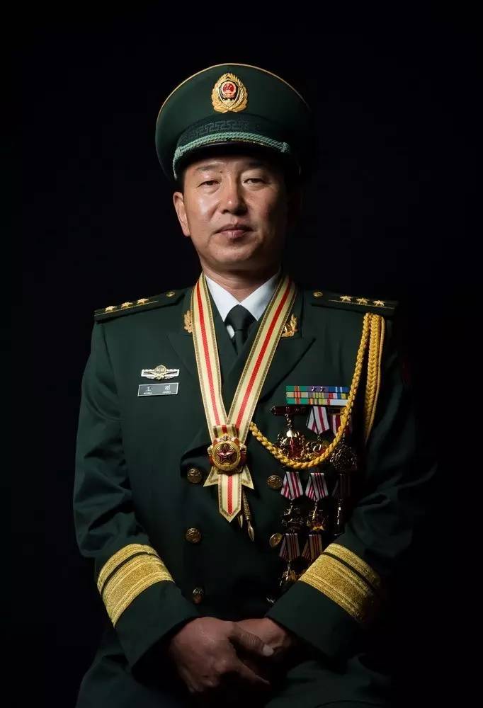 最新八一勋章获得者,荣誉背后的英雄赞歌,八一勋章获得者荣誉背后的英雄赞歌,致敬英雄赞歌