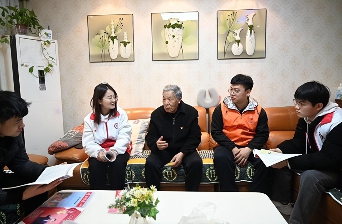 全球鹰无人机如何通信,全球鹰无人机的通信方式解析