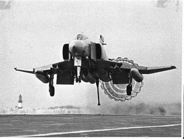 歼十战斗机,相当于美国的何种型号战机?,歼十战斗机与美国战机型号对比解析