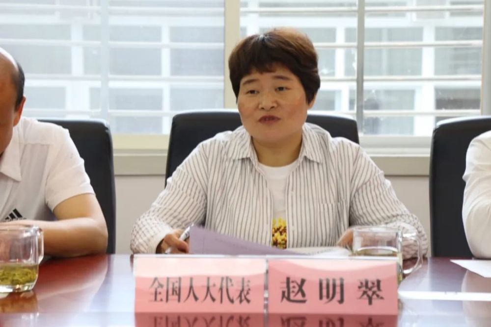 谭成宇与中国人民解放军蛟龙突击队，英雄之魂的铸就，谭成宇与蛟龙突击队，英雄之魂的锻造之路