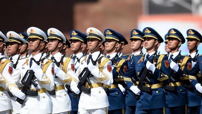 中国人民解放军仪仗队女兵抱着孩子的荣耀时刻,中国人民解放军仪仗队女兵抱子荣耀瞬间