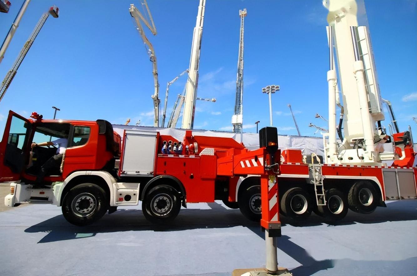 航母下水仪式为什么喷水,航母下水仪式喷水揭秘