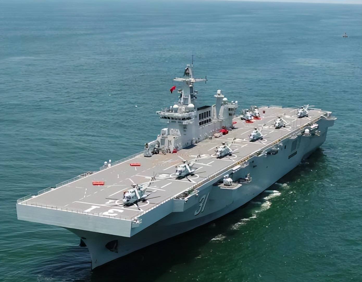 中国海军的崭新力量，075型两栖攻击舰与Wikipedia的交汇点，中国海军新力量，075型两栖攻击舰与Wikipedia的共同关注焦点