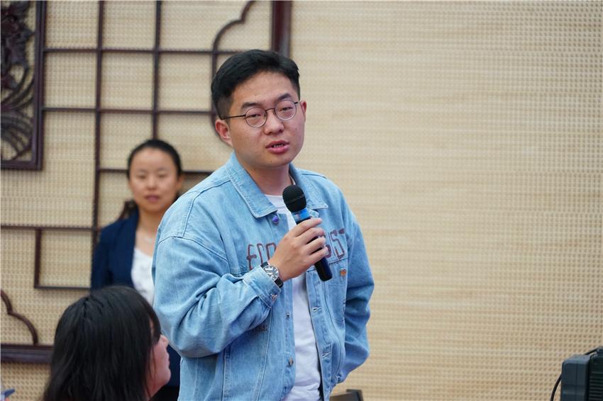 新闻发布会答记者问,揭示真相与未来展望,新闻发布会揭秘真相并展望未来发展