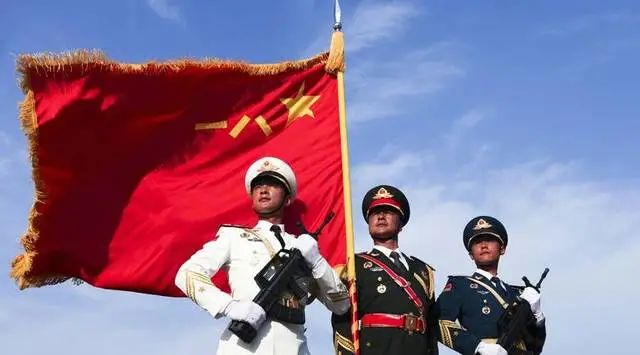 中国人民解放军军旗军徽军装图片,象征荣耀与力量的标志,中国人民解放军军旗军徽军装,荣耀与力量的象征