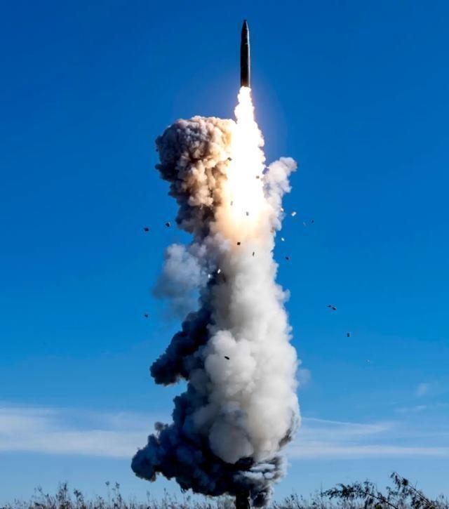 东风航母,中国海军的新里程碑,东风航母,中国海军迈入新时代的里程碑