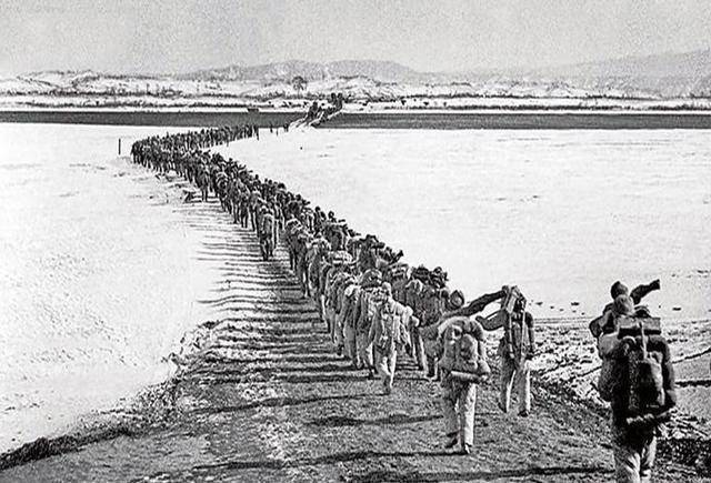 跨过鸭绿江,长津湖战役的英勇篇章,长津湖战役,英勇跨过鸭绿江的壮丽篇章