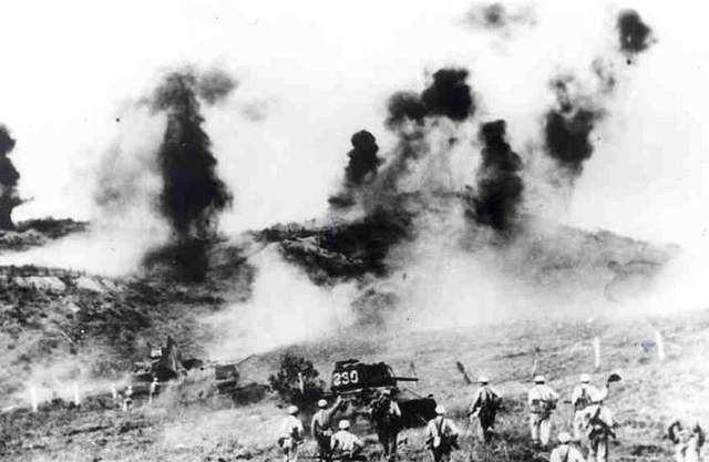 跨过鸭绿江,长津湖战役的英勇篇章,长津湖战役,英勇跨过鸭绿江的壮丽篇章