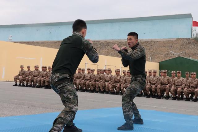 新兵训练,塑造军事精英的必经之路,新兵训练,军事精英成长的必经之路