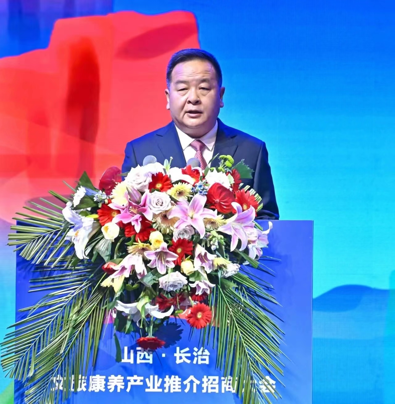 陈耳东，一位引领时代的杰出人物，陈耳东，时代引领者的杰出风采