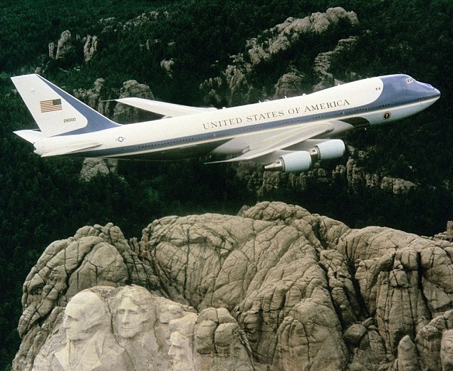中国空军一号,747-8的辉煌历程,中国空军一号,747-8的辉煌历程揭秘