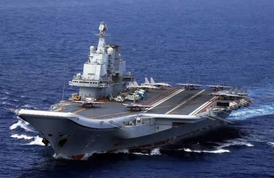 辽宁舰舰长崔永刚军衔，海军精英的杰出代表，辽宁舰舰长崔永刚军衔，海军精英典范代表