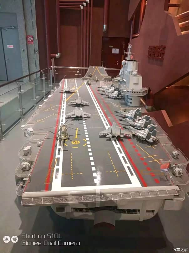 航空母舰模型,家中的壮丽展示,航空母舰模型,家中的壮观展示品