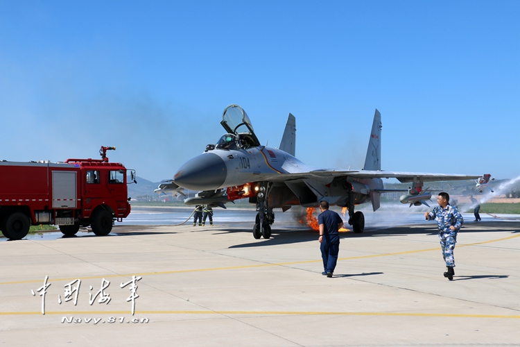 歼-15战斗机与英勇无畏的飞行员,中国空中力量的璀璨明珠,歼-15战斗机与无畏飞行员,中国空中力量的闪耀明珠