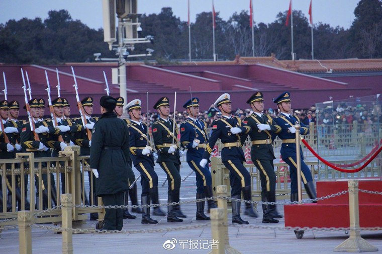 三军仪仗队升国旗图片,荣耀与尊严的象征,三军仪仗队升国旗瞬间,荣耀与尊严的永恒象征