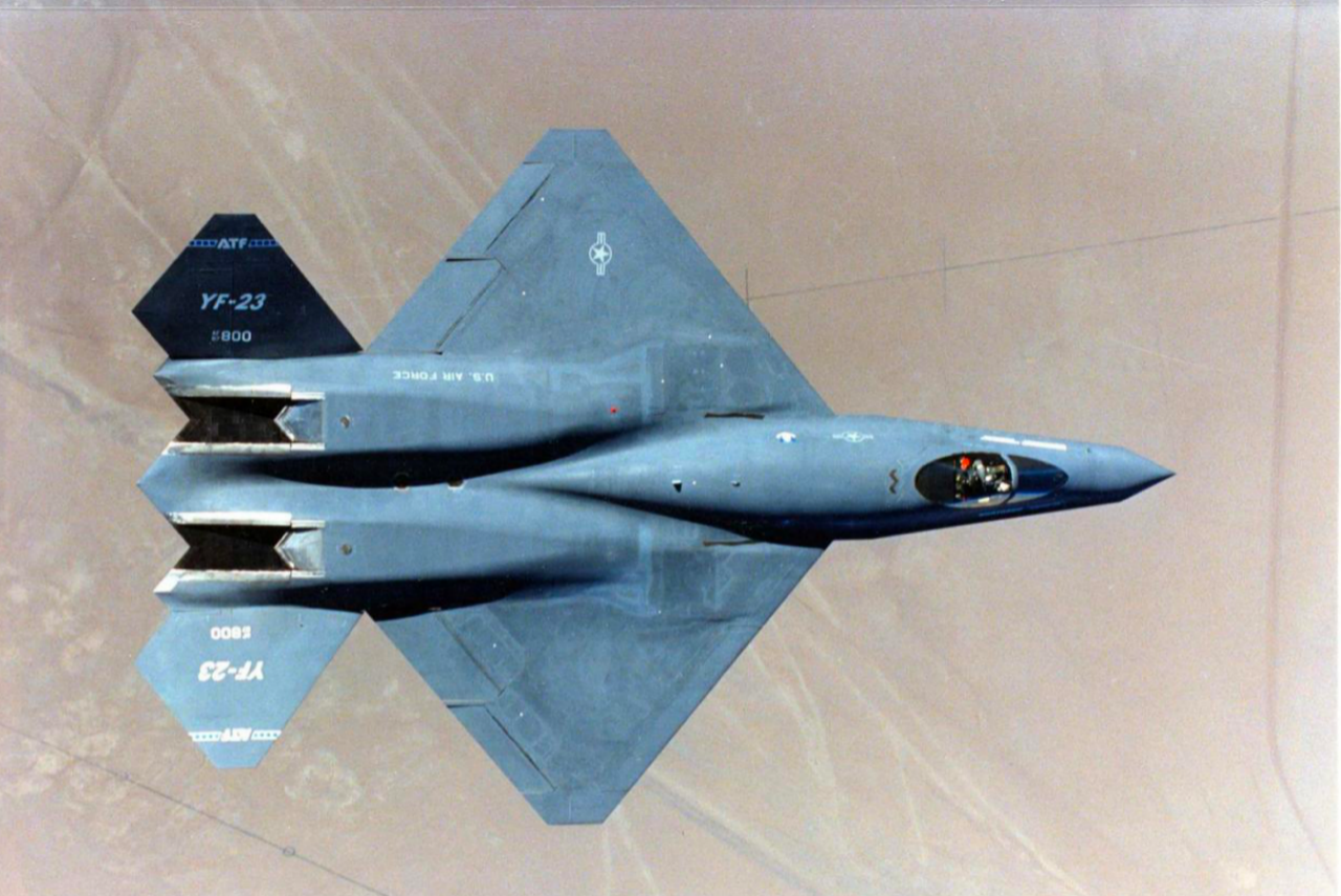 探索神秘的蓝天战士,F-22战斗机图片,揭秘蓝天战士,F-22战斗机震撼图片展示