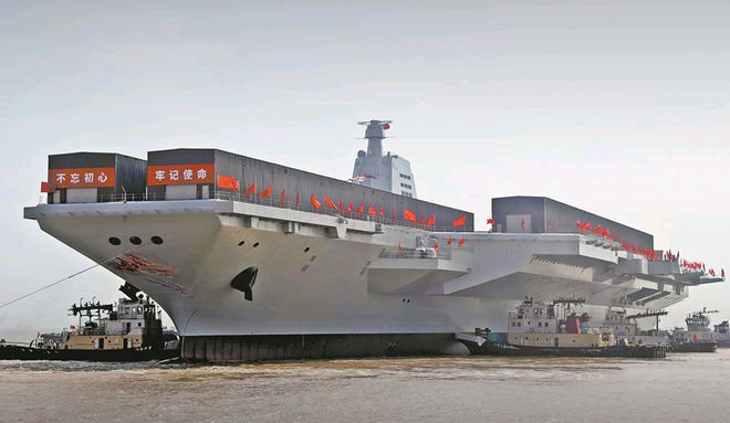 中国海军迈入新时代,第一艘国产航空母舰下水,中国海军迈入新时代,首艘国产航空母舰下水启航