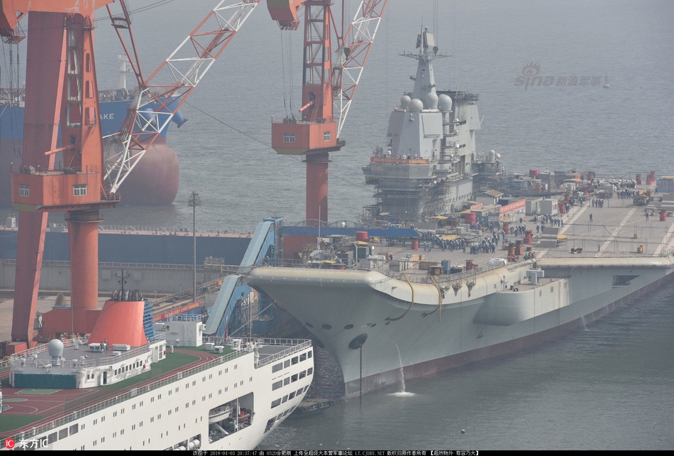 中国海军迈入新时代,第一艘国产航空母舰下水,中国海军迈入新时代,首艘国产航空母舰下水启航