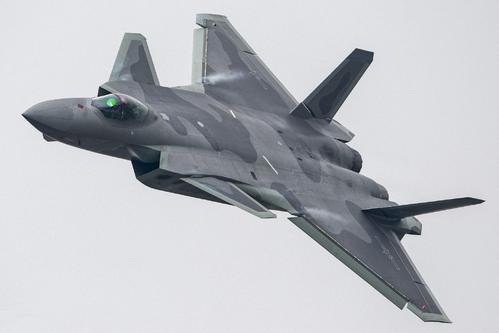 歼-20与F-22,尺寸与能力的较量,歼-20与F-22,尺寸比拼与能力对决