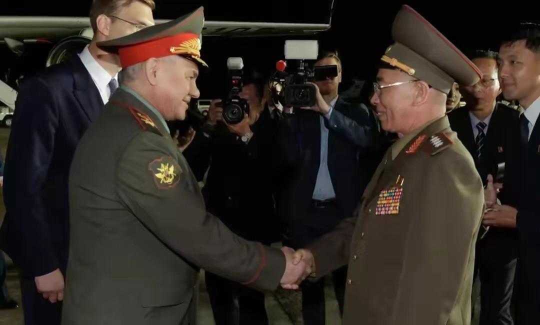 台海军演没有结束时间，持续展示捍卫国家主权与领土完整的决心，台海军持续演习，坚定捍卫国家主权与领土完整