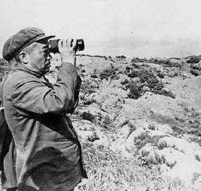 中国人民志愿军,司令员兼政治委员的无畏风采,中国人民志愿军司令员兼政治委员的无畏风采与英勇传奇