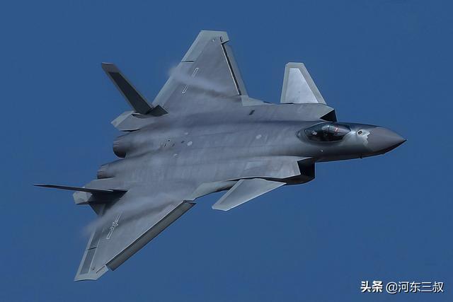 歼-20与F-22,谁更强?深度解析两大顶尖战机的优劣对比,歼-20与F-22,顶尖战机优劣深度对比,谁更强?
