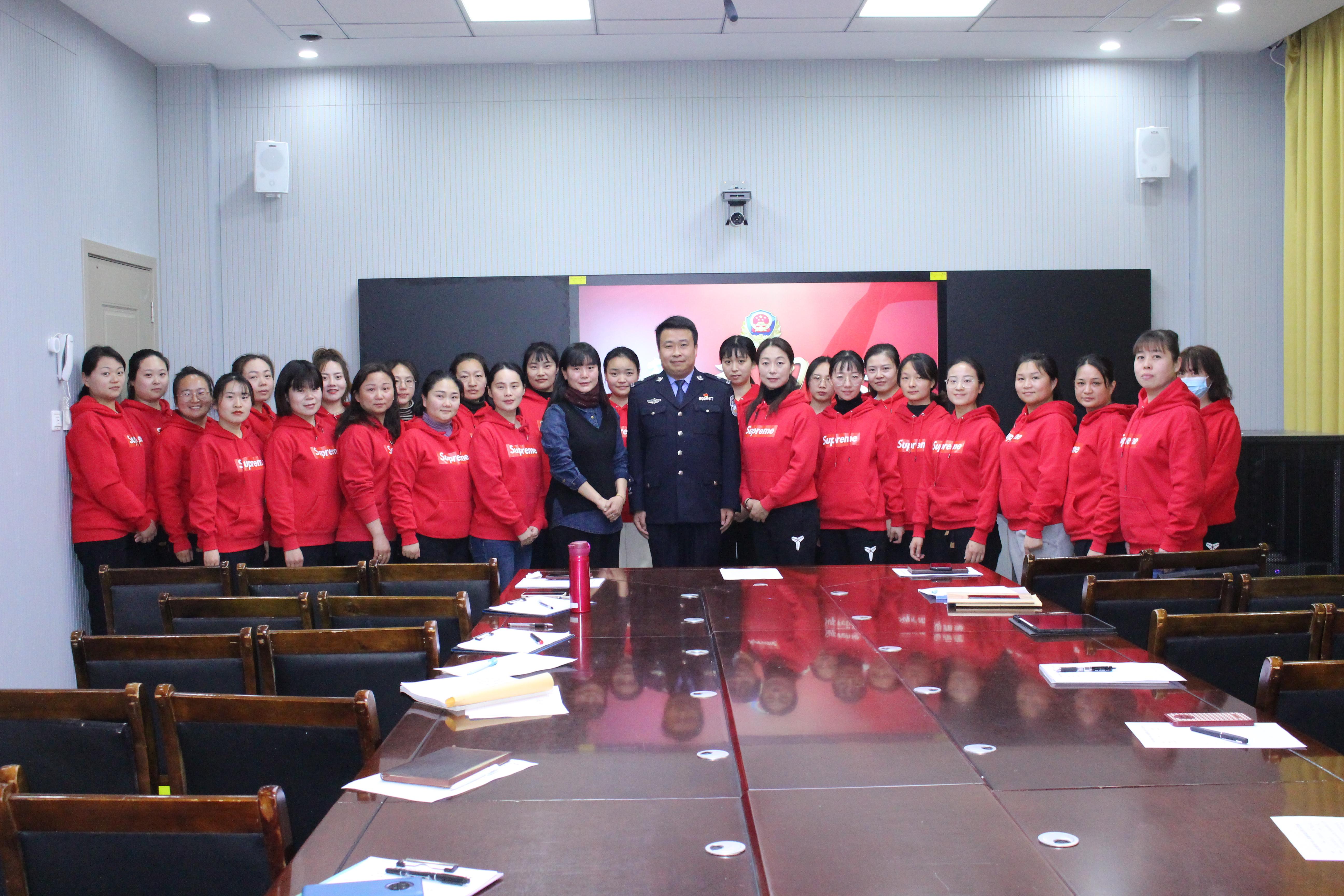 中国军人男性同志,英勇无畏,守护和平的力量,中国军人,英勇无畏的力量,守护和平的守护者