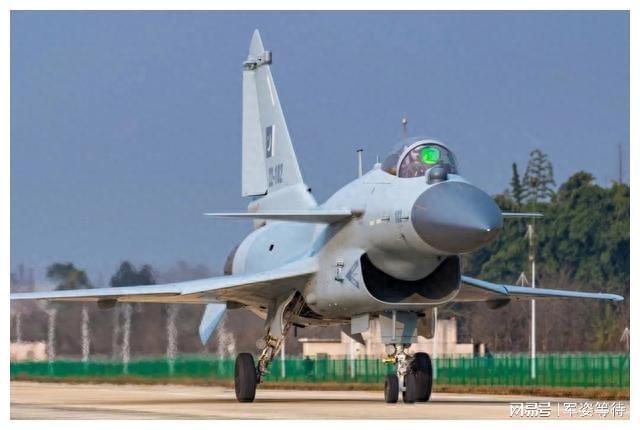 歼-10战斗机纸模,探索航空梦想的新领域,歼-10战斗机纸模,航空梦想的新领域探索