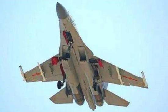 歼-16装备海军航空兵,空中力量的崭新篇章,歼-16装备海军航空兵,空中力量新篇章开启