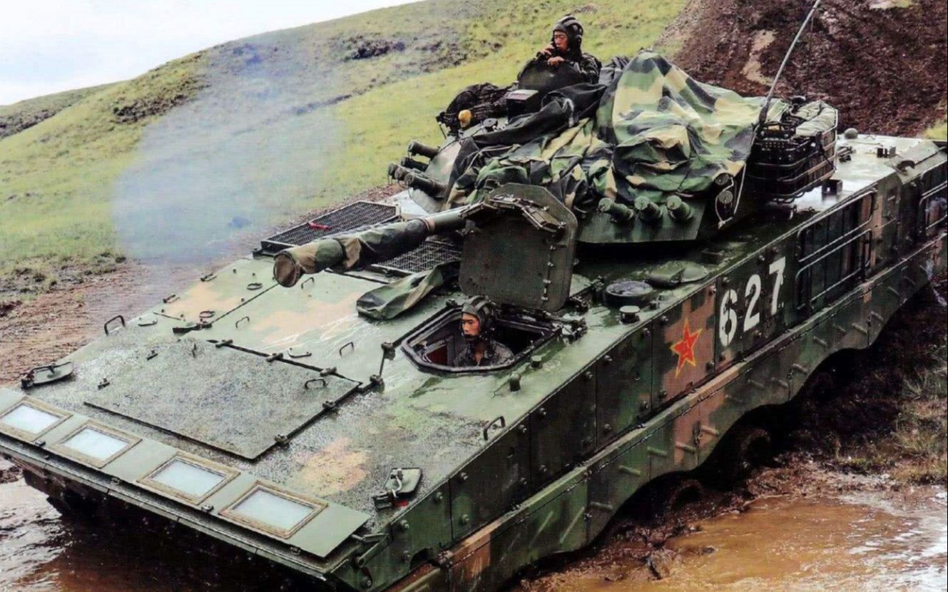 中国86A式履带式步兵战车，钢铁巨龙的骄傲之作，中国钢铁巨龙之骄傲，86A式履带步兵战车揭秘