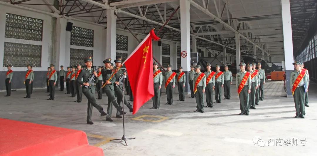 中国火箭军军服图片,展现力量与荣耀,中国火箭军军服展示力量与荣耀,英勇威武的图片一览