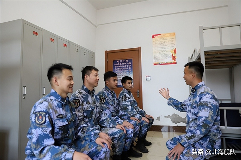 庆祝海军节,向英勇无畏的航海勇士们献上深深的祝福,庆祝海军节,向航海勇士们致以崇高敬意与深深祝福