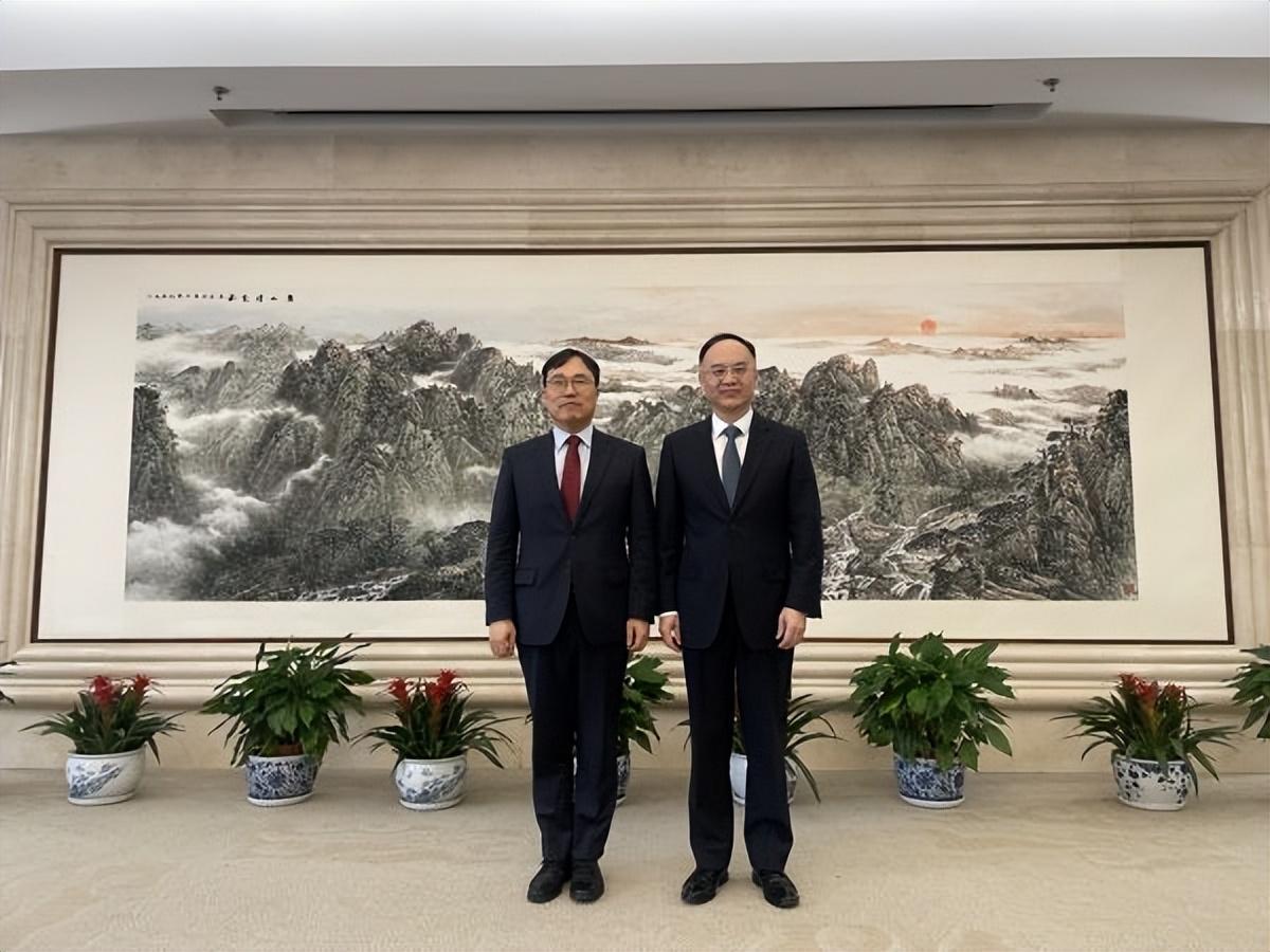 最新军事视频消息,全球军事动态深度解析,全球军事动态深度解析,最新军事视频消息速递
