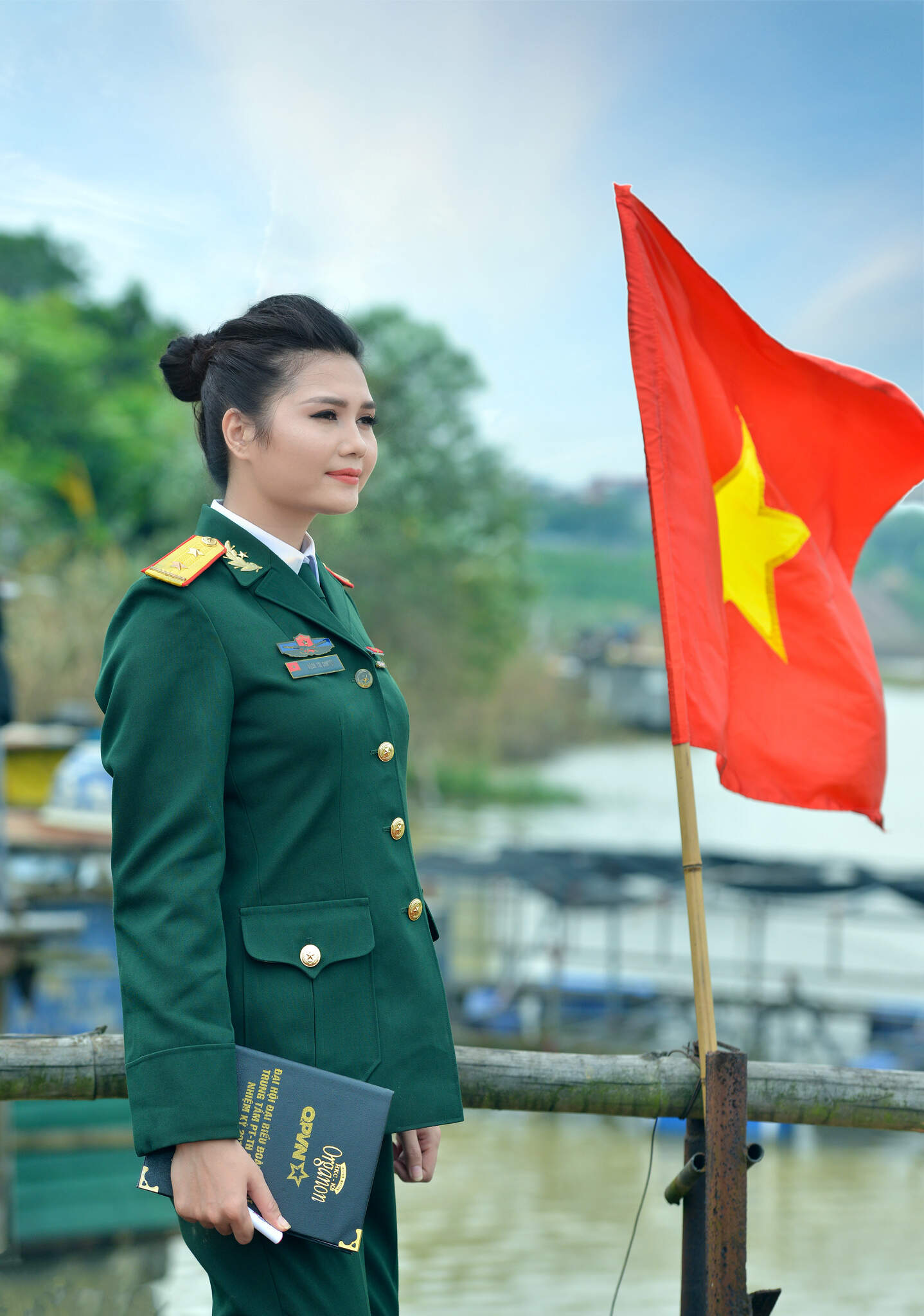 越南人民军中的女兵力量,勇敢与坚韧的象征,越南人民军中女兵的勇敢与坚韧,力量的象征