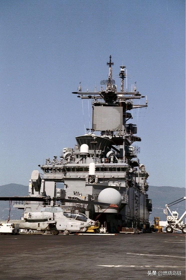 黄蜂级两栖攻击舰的作战能力,黄蜂级两栖攻击舰的作战实力解析