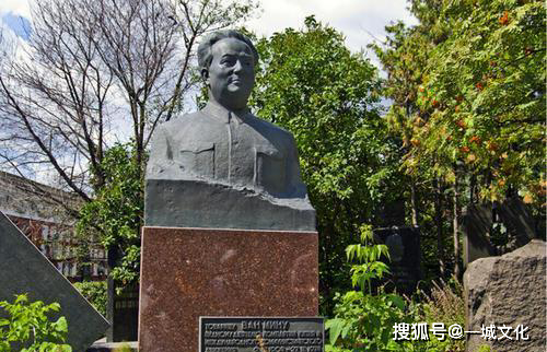 邓稼先的墓,历史的记忆与精神的永恒,邓稼先之墓,历史的记忆与不朽精神