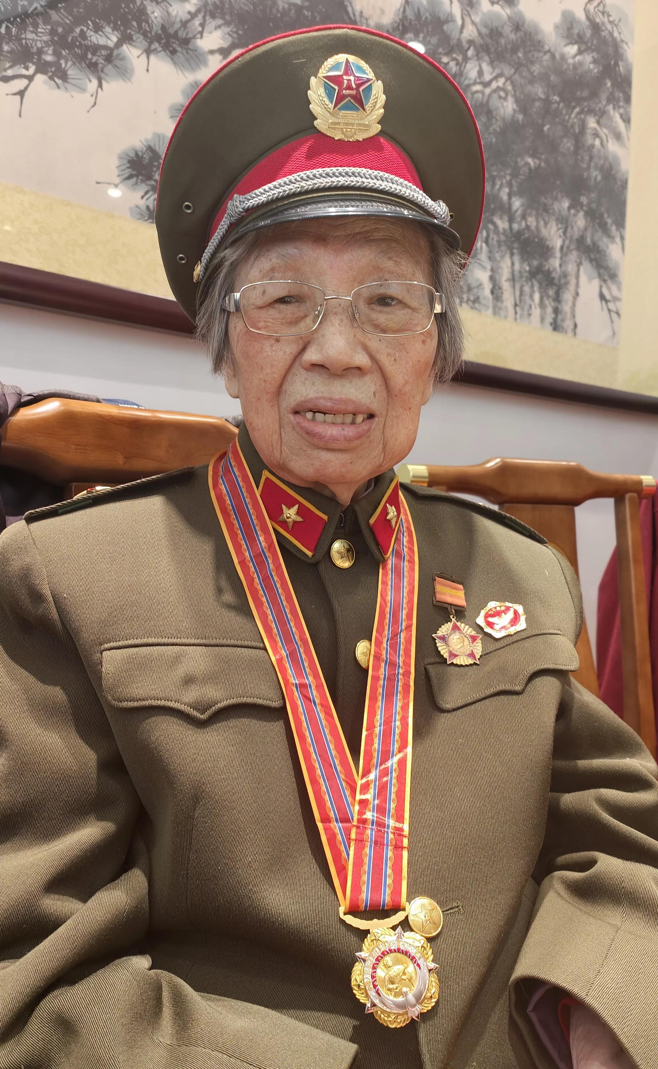 中国人民志愿军战歌报幕,英勇无畏,永载史册,中国人民志愿军战歌报幕,英勇无畏,历史永载的荣耀时刻