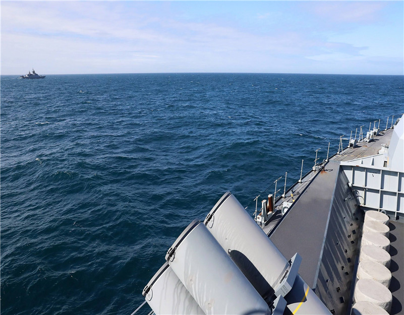 跨越英吉利海峡的壮丽之旅，052C型导弹驱逐舰的英勇历程，英吉利海峡壮丽之旅，052C型导弹驱逐舰英勇历程揭秘